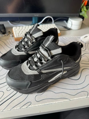 B22 - Säljer fina b22 skor helt nya, ställ gärna frågor om ni har några😉