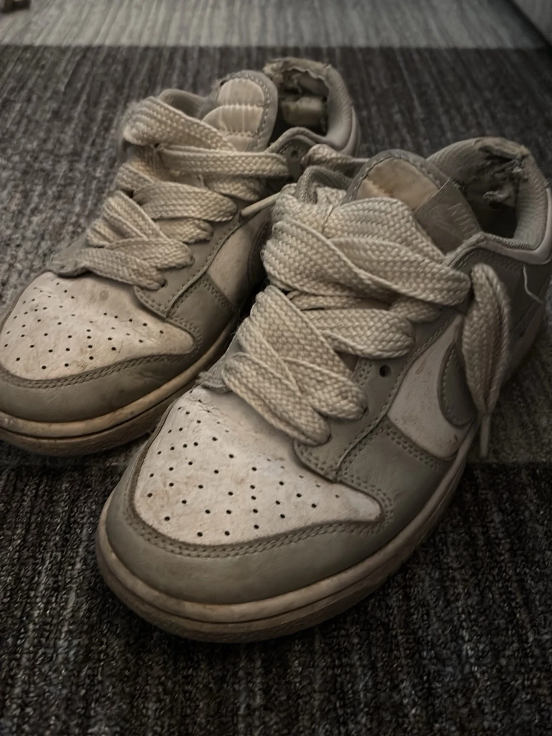 Nike Dunk Low vita/grå sneakers