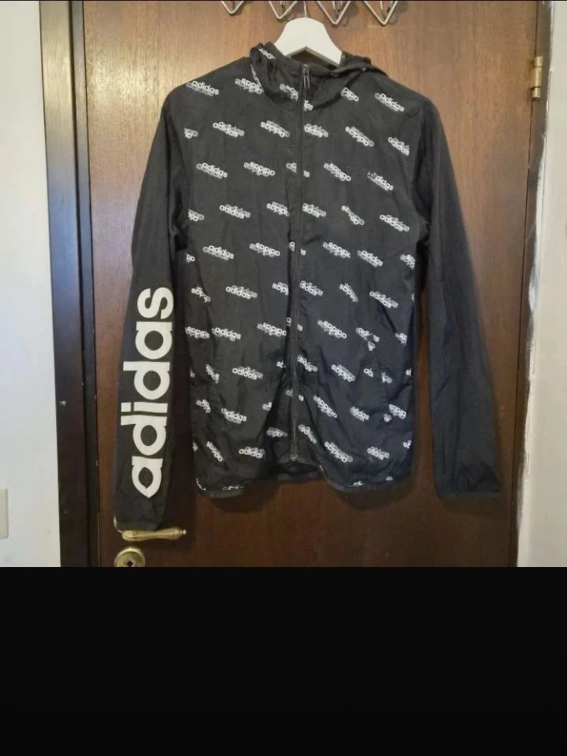 Svart vindjacka från Adidas