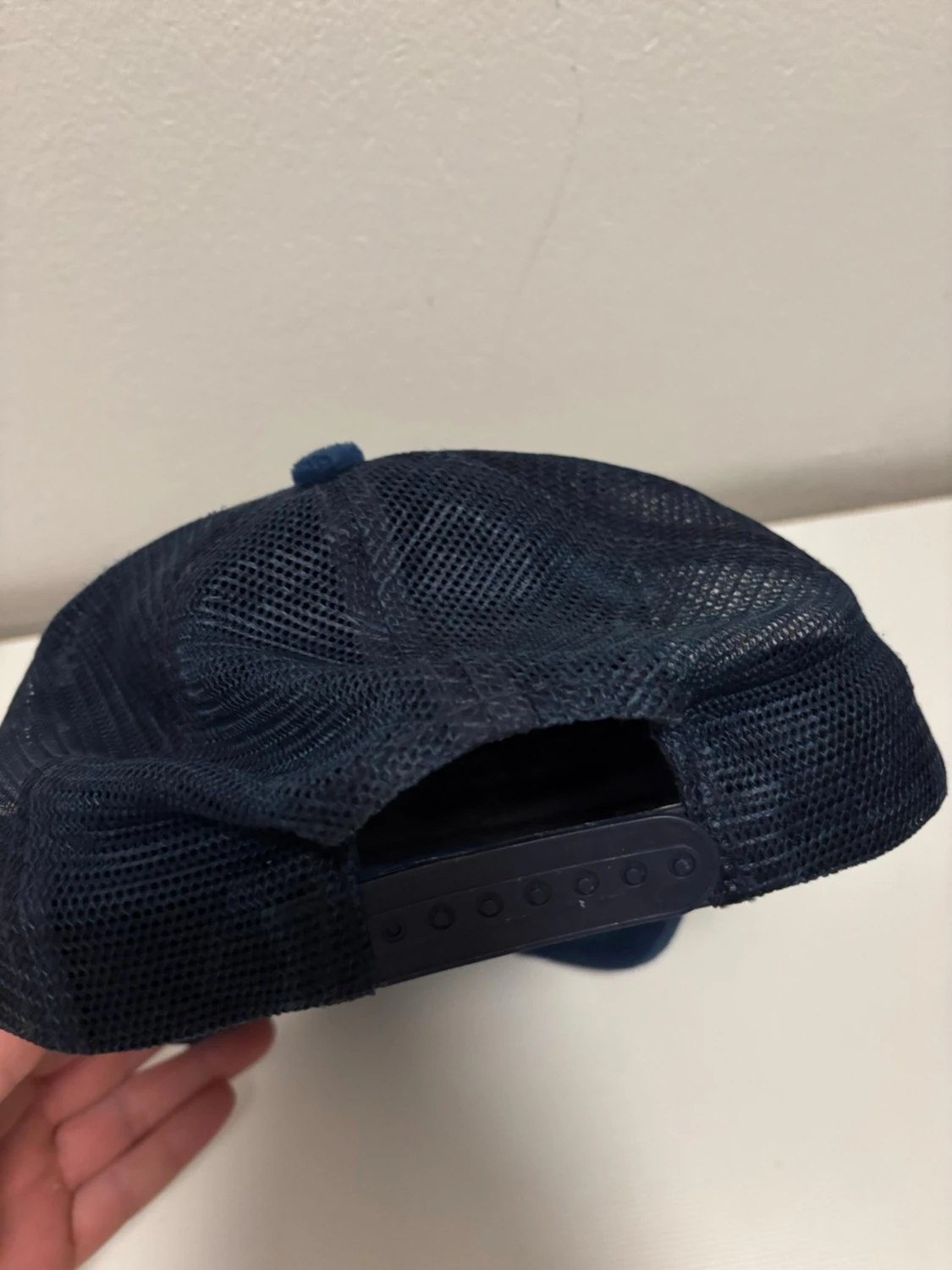 Mörkblå truckerkeps med tryck - 3