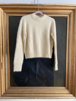 Stickad tröja - Ljusgul stickad tröja från märket Neuw💛