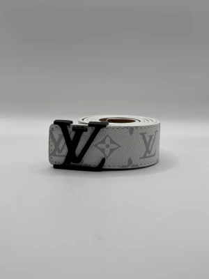 Lv Bälte  - Helt nytt aldrig använd. Storlek 110cm. Snabb frakt, endast bälte.