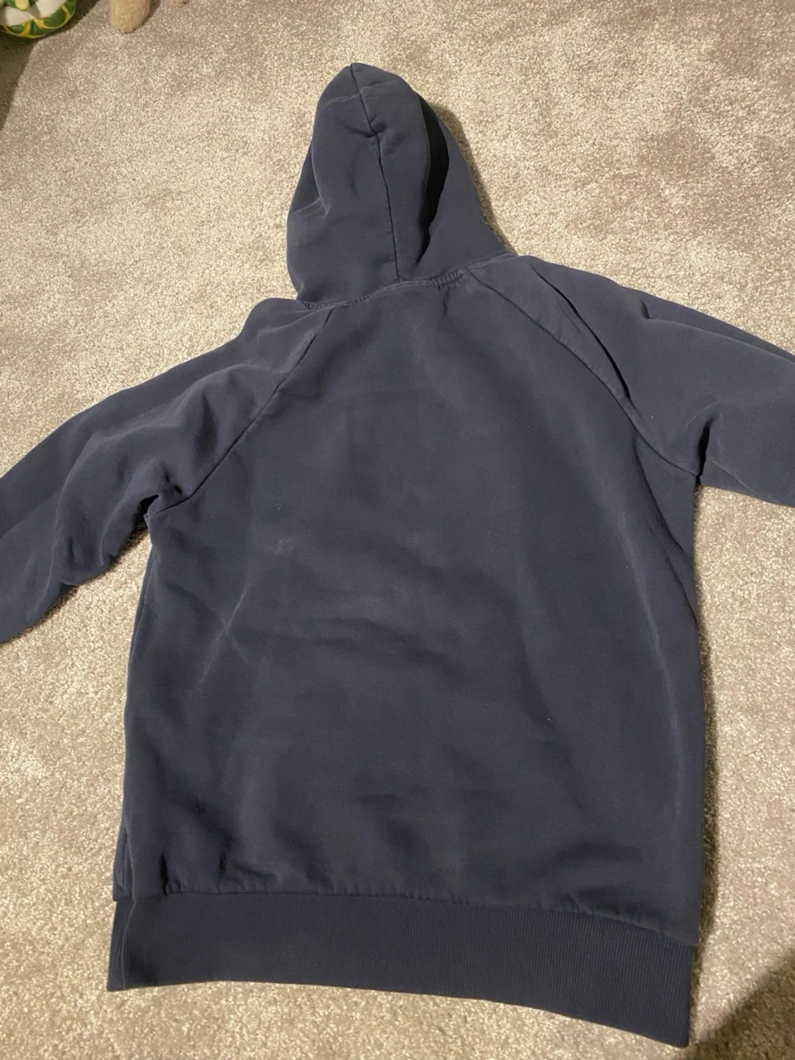 Mörkblå hoodie från Peak Performance - 2