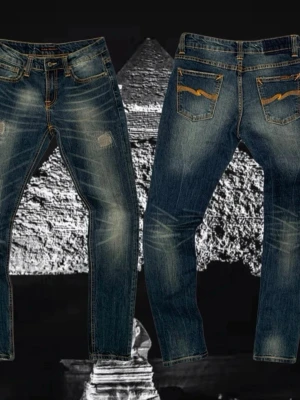  Nudie Jeans - Ett par nudie jeans med galna fades och pathpatch work.                                                                 Modell: Thin fin.                                                            Storlek: W29 L33 passar 31-32