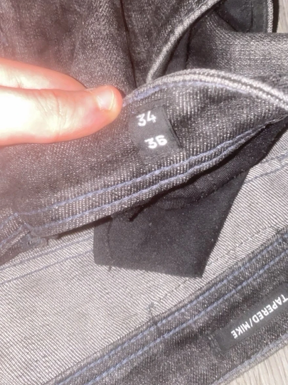 Svarta slitna jeans med raka ben - 3