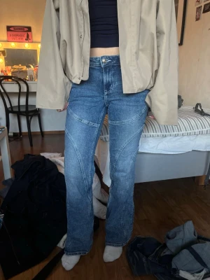 Coola blåa jeans från hm - Coola blå jeans från hm i storlek 36