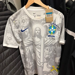 Brasil fotbollströja - Brasilien fotbollströja, storlek M aldrig använd