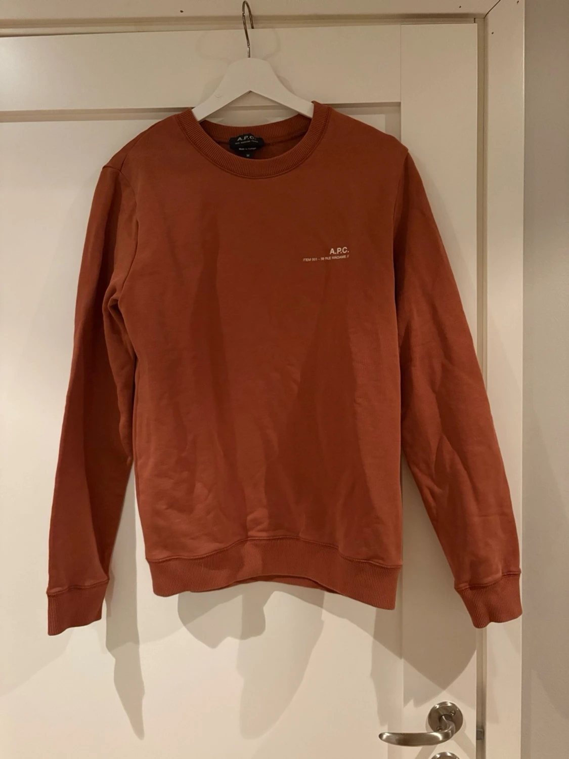 Rostbrun sweatshirt från A.P.C.