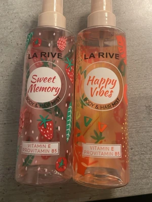 La Rive Body & Hair Mist duo - Två body & hair mist från La Rive: Sweet memory och Happy Vibes. Ni ser på bilden hur mycket det finns kvar. 45kr för båda🥰