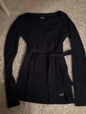 Vintage hollister baby doll topp - Pris kan diskuteras!!!!  Är i storlek Mmen sitter definitivt som en S. Original pris.= 550kr. Finns inte längre och är svår att få tag i.