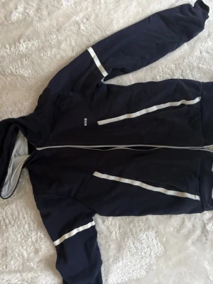 Boss tröja - Snygg svart hoodie från boss 