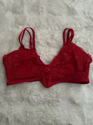 Hunkemöller Bh - Fint skick! Glittrar , Stl L