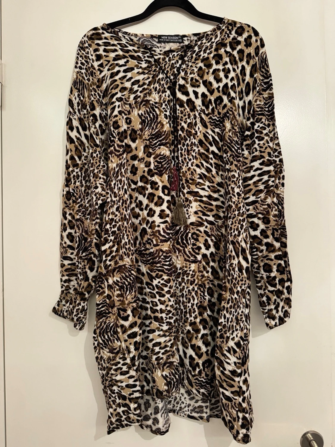 Leopardmönstrad långärmad klänning