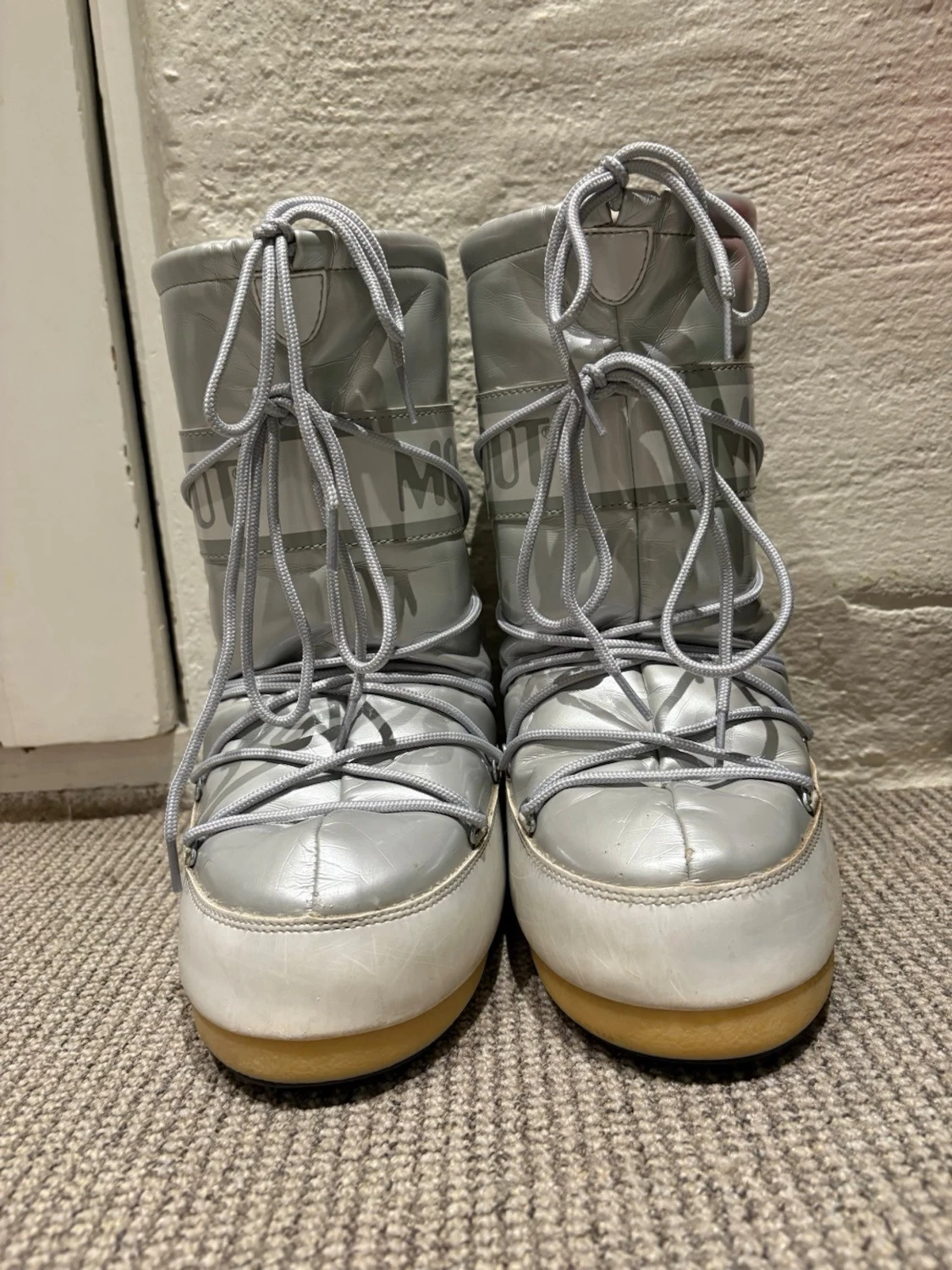 Silvriga Moon Boots med snörning