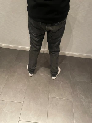 Nudie jeans tight terry  - Nudie jeans tight terry herr| pris:499kr| storlek:31/32|skick:9,8/10| hör av dig vid minsta lilla fundering eller fråga|