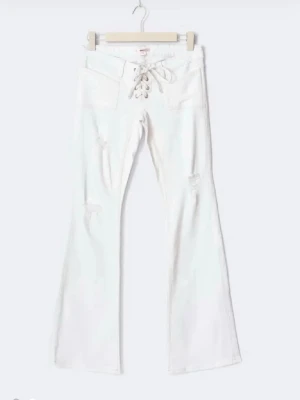 Söker efter dessa jeans  - Söker dessa jeans i storlek L/40 pris kan diskuteras