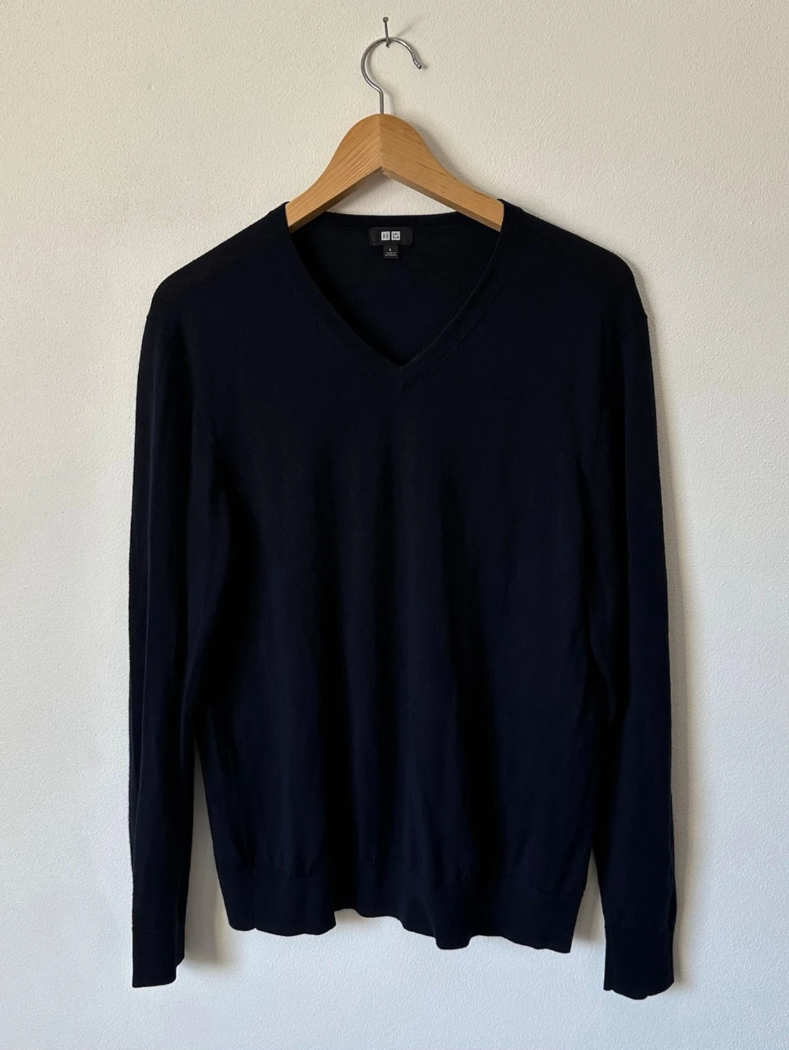 Svart V-ringad stickad tröja Uniqlo