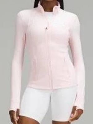 Ljusrosa Defin jacket Lululemon - Säljer denna definjacket i storlek 4. Använd ca 1-2 gånger eftersom jag inte känt användning till den. Lite av ett intresse koll på vad folk skulle kunna köpa den för 