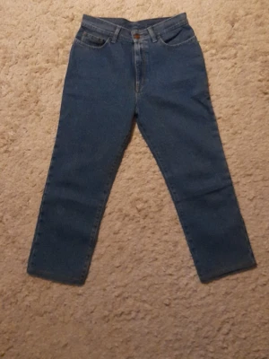 Rodebjer jeans modell susan strl 28 - blå jeans från Rodebjer modell susan mkt fint skick. Strl 28