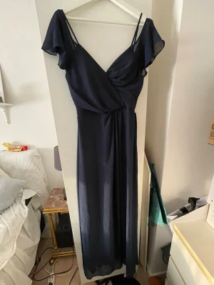 Balklänning - Super fin balklänning ifrån bubbelroom. Endast använt 1-2 gånger. 