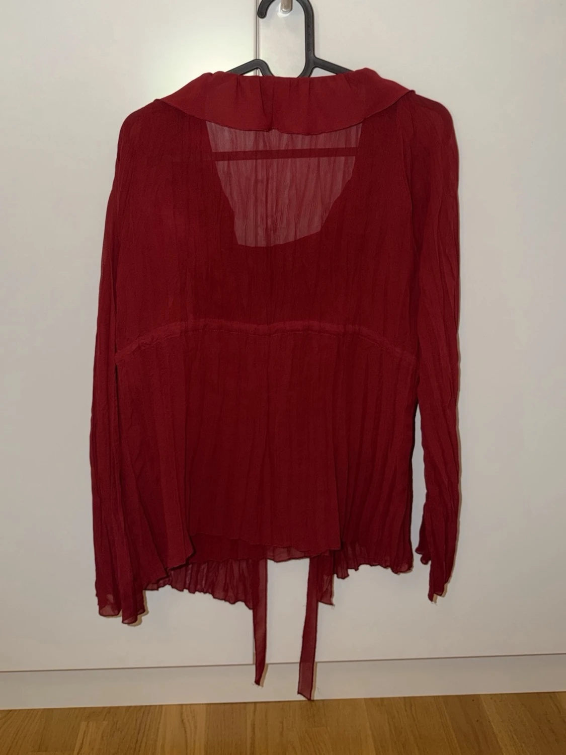 Vinröd plisserad blus från Notations - 2