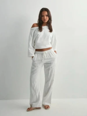 Neo noir Linnebyxor  - Skitsnygga låg midjade linnebyxor från neo noir och kostar 600 nyskick 