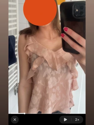 Superfint rosa linne från zara - Superfint rosa linne från Zara i storlek S, lite lite slitet i banden men annars inga defekter. Skriv om ni undrar något 