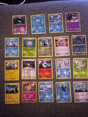 19 st Pokémonkort Holo - 19 st kort i fint skick. Kan vara något skav på kanterna eller hörnen. Alla är äkta. 