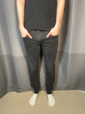 Replay anbass jeans - Tja!| Säljer detta paret feta jeans från Replay!| Modell:Anbass!| Kontakta mig vid minsta fråga!| Pris alltid diskuterbart!| //Nils