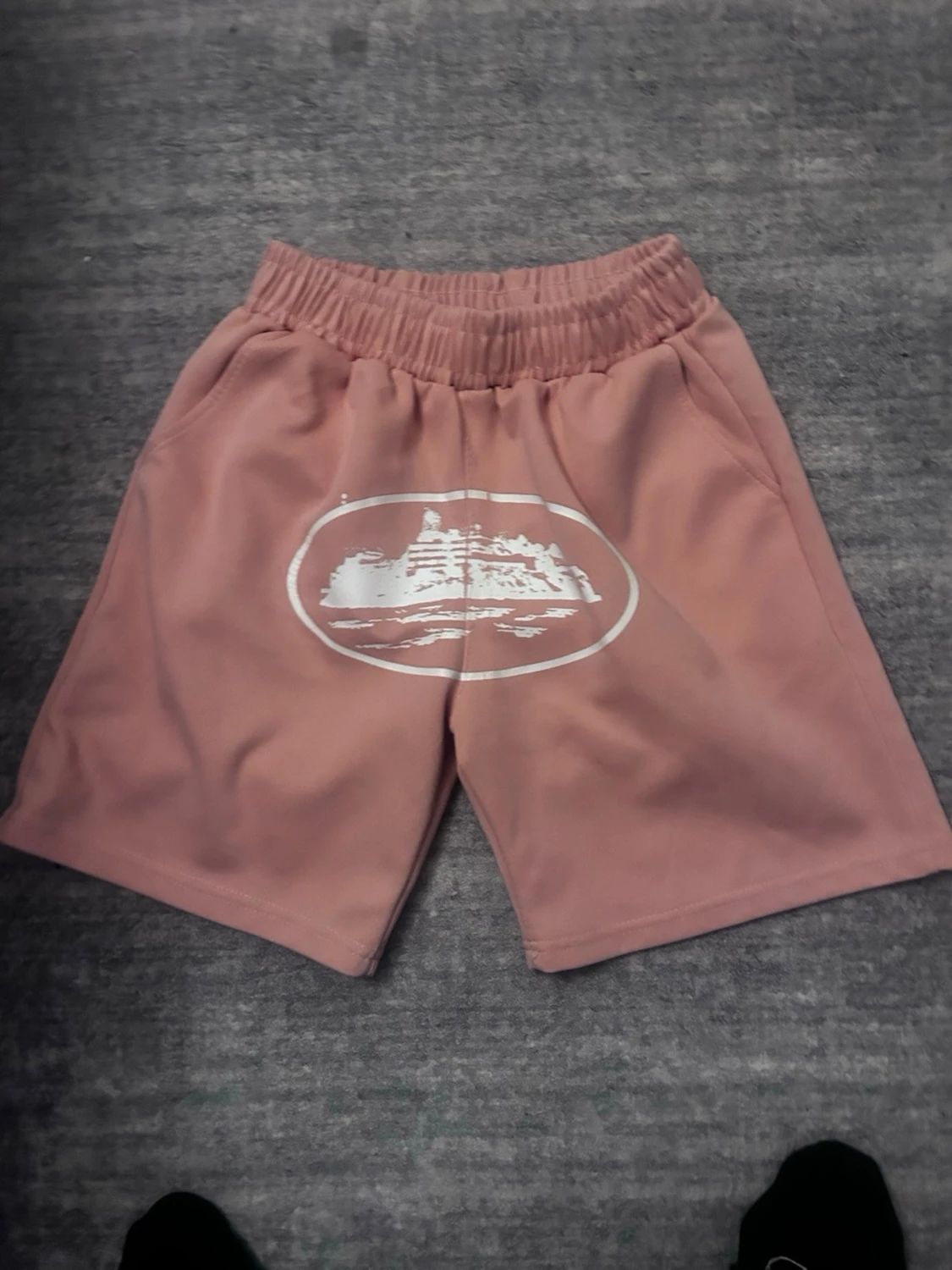 Rosa shorts med tryck och resårmidja