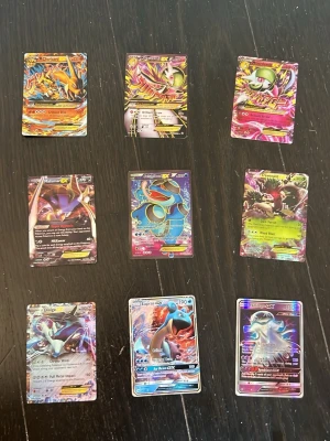 Pokémon GX och EX kort samling - Säljer en samling med 9 Pokémon GX och EX kort, bland annat Charizard, Gardevoir, Lapras och Dialga. Korten har färgstarka illustrationer och holografiska effekter. Perfekt för dig som vill utöka din Pokémonkort-samling!! Men korten är förmodligen inte äkta:(