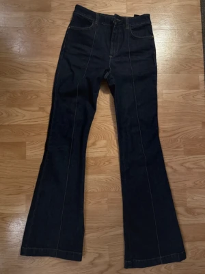 Zara jeans  - Jeans från Zara Öppen för bud vid snabb affär. Paketpris vid köp av flera plagg.🎀