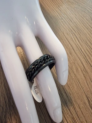 Ring roterbar - Ring punk-stil stressavlastande rostfritt stål. Roterbar kedjekedja. Storlek 10.