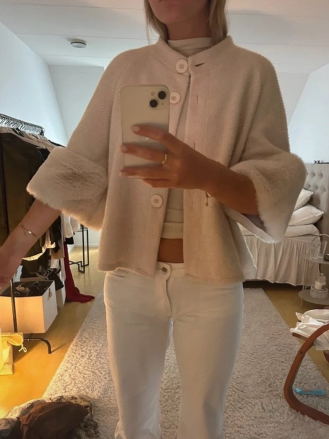 Beige kappa med vida ärmar