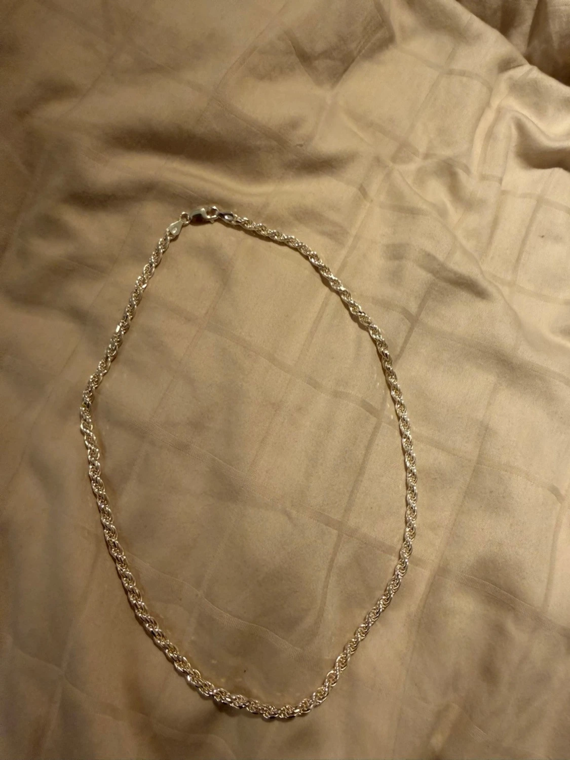 Silverhalsband kvitto finns
