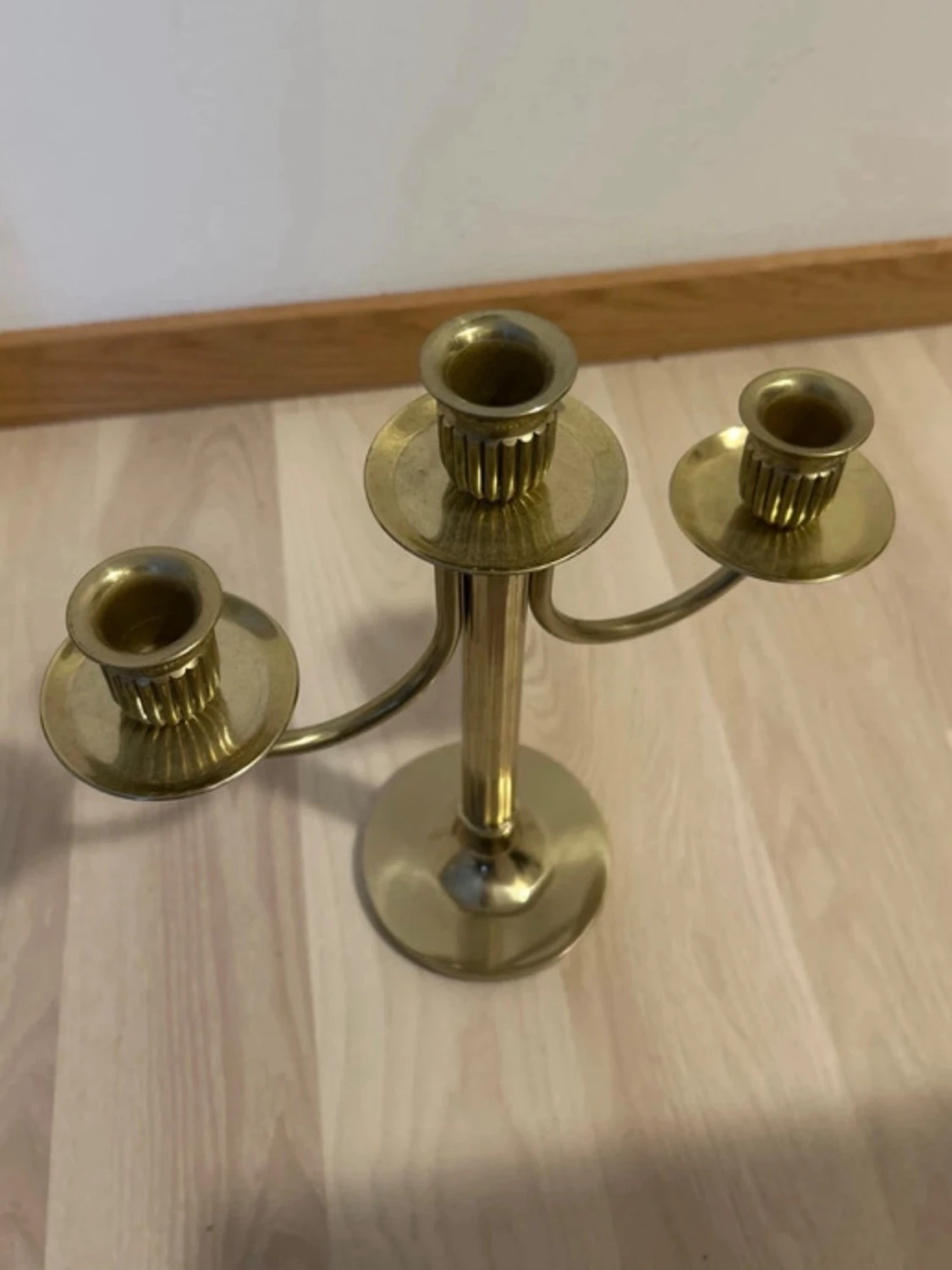 Mässing ljusstake med tre armar - 1