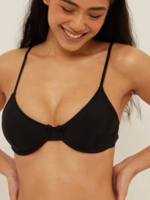 Svart bikiniöverdel med bygel - Säljer denna helt oanvända bikiniöverdel med prislapp kvar💕