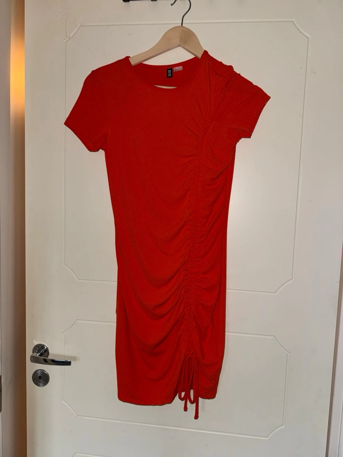 Orange ribbad omlottklänning  - 1