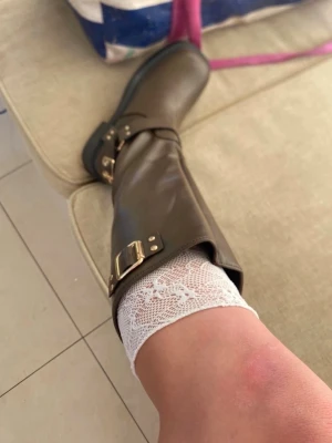 Bruna Boots/stövletter - Fina stövlar som inte passade mig i smaken, endast testad 2 gånger.