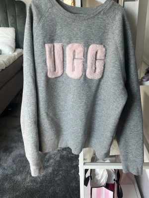 UGG tröja - Ugg tröja med lent material på insidan. Storlek Xs woman. Använd max 3 gg, skriv för frågor, prisförslag🙏💕
