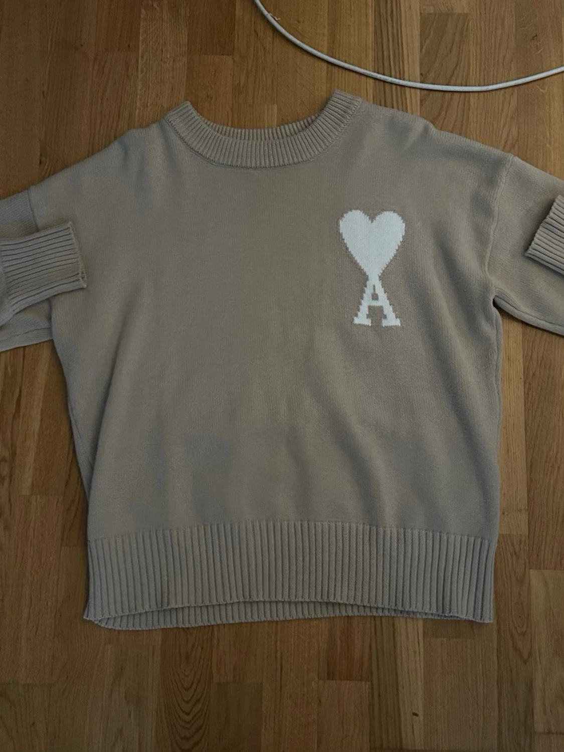 Beige stickad tröja Ami Paris