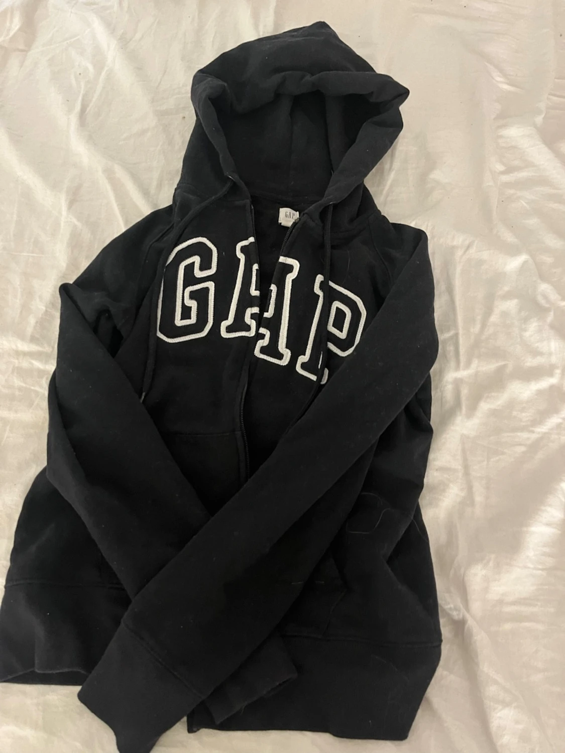 Svart hoodie med dragkedja från GAP - 1