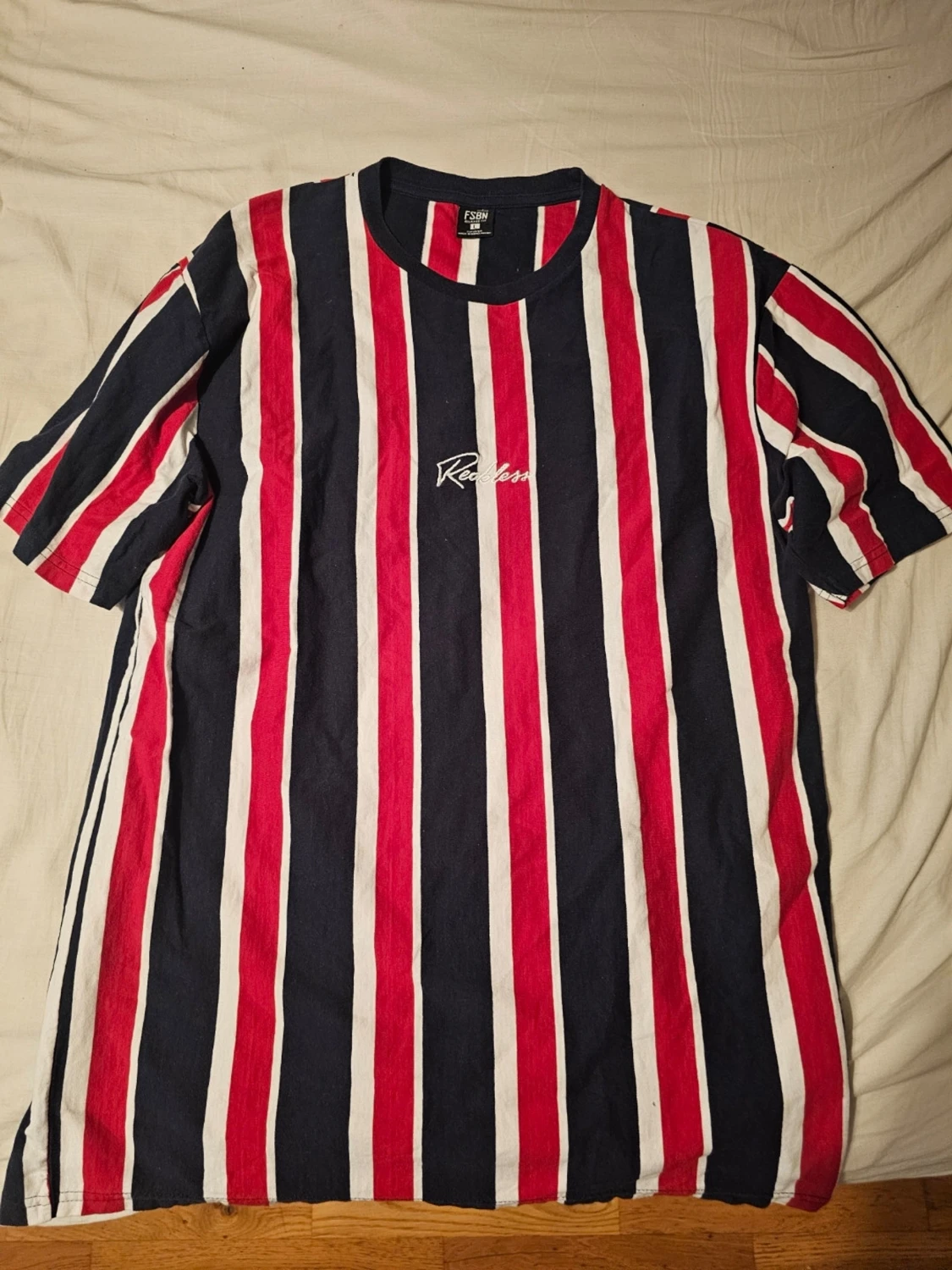 Randig t-shirt från FSBN i rött och blått