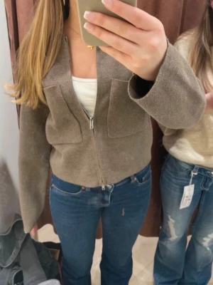 Cardigan - Jättefin cardigan liknande kofta från Åhléns, inte använd många gånger och därmed inga defekter! Ord.pris 600kr