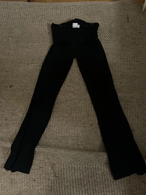 Mörkblå yoga pants - Säljer ett par mörkblå yoga pants! Från gina Young 