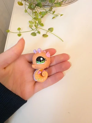 littlest pet shop - Littlest pet shop sjöhäst authentisk Finns fler i min profil för bundle. Följ gärna för att se fler jag lägger upp