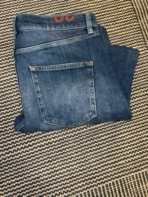 Dondup ”Icon” Regular Fit - Säljer dessa feta dondup icon Jeans i väldigt fint skick , använda bara ett fåtal gånger. Storlek 30. Nypris ligger på ca 3000, mitt pris = 999