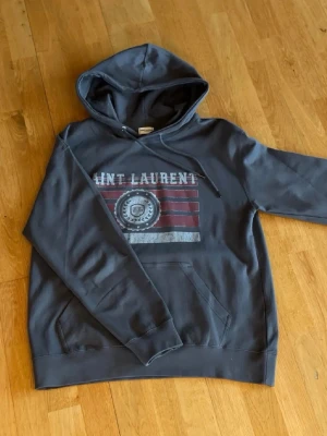 Saint laurnt hoodie - Helt ny och oanvänd!