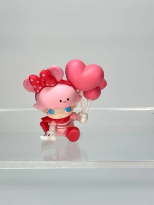 Söt Dimoo figur med hjärtballonger - Dimoo minifigur med ballonger.