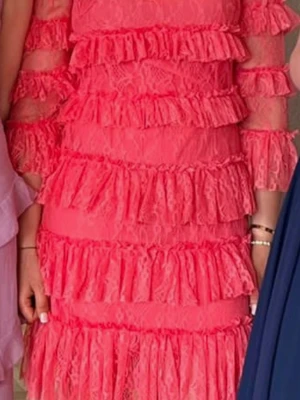 By Malina klänning - By Malina klänning använd endast en gång, hade den på min bal i 9an och jag var väldigt nöjd men inte kommit till användning sen dess!!💕💕💕ord. pris 2500kr, kvitto finns. Pris kan mycket väl diskuteras vid snabbt och smidigt köp!!!!!